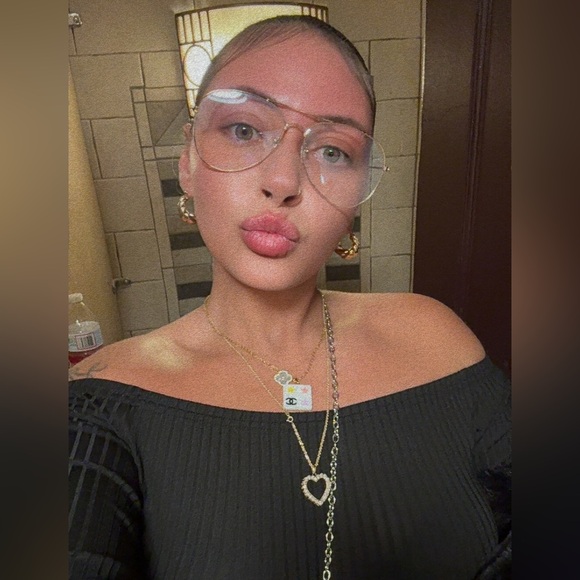 Meet your Posher, Nicole - Picture 4 of 6